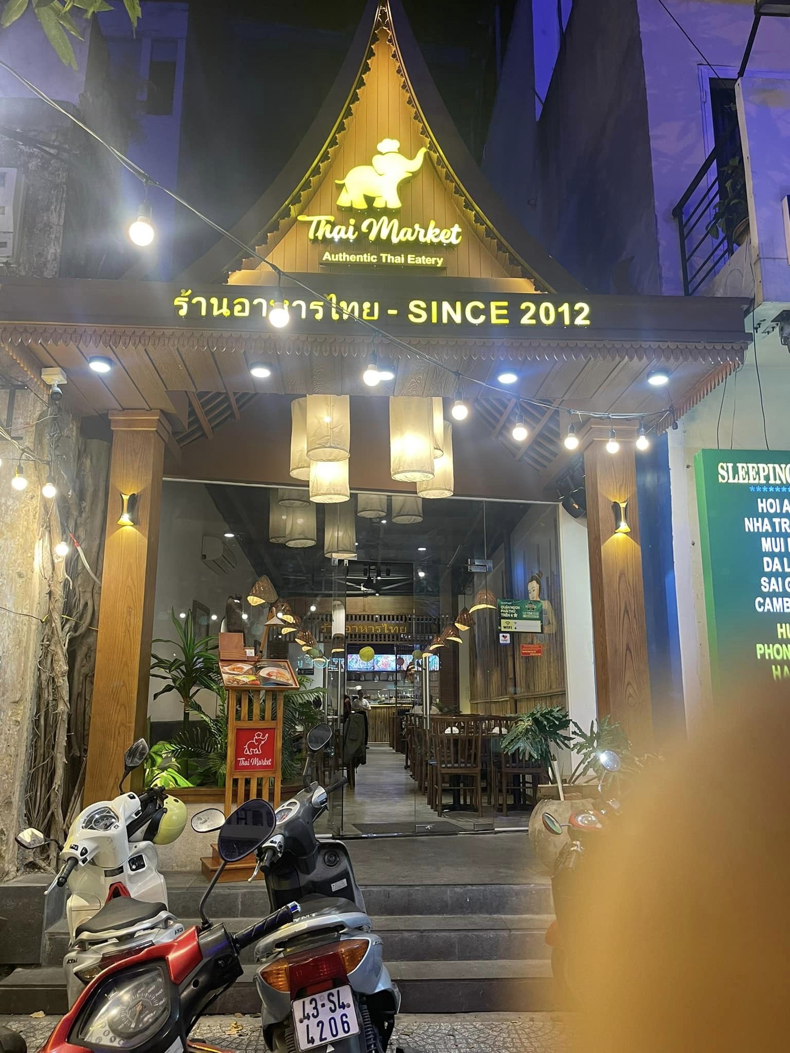 Vẻ ngoài của Thái Market vô cùng bắt mắt thực khách