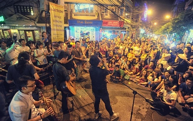 Phố bia Tạ Hiện náo nhiệt tại Hà Nội